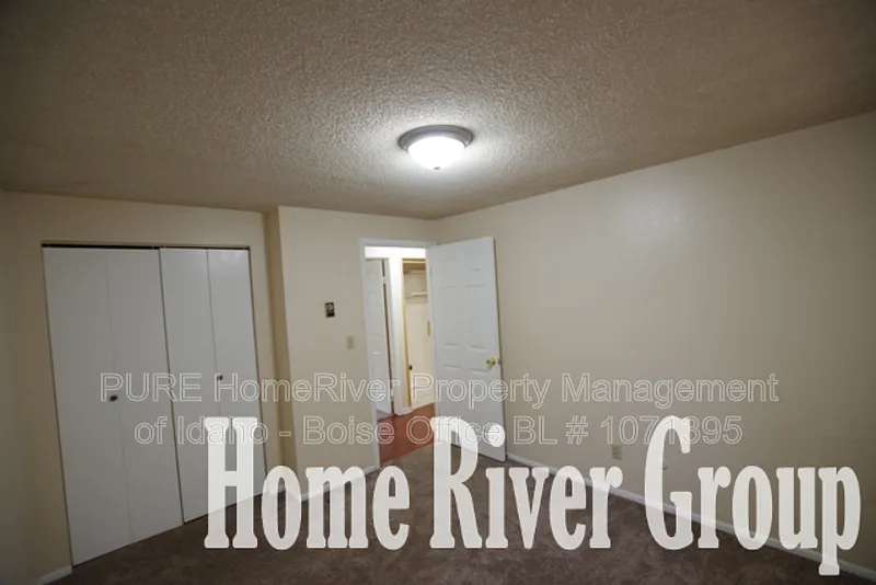2 bed, 1.0 bath, 800 sqft, $1,300 — Photo 4