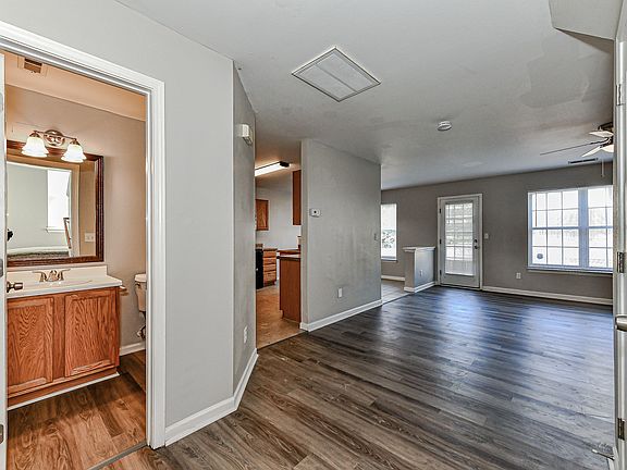 4th image of 8401 Wallace Glen Dr