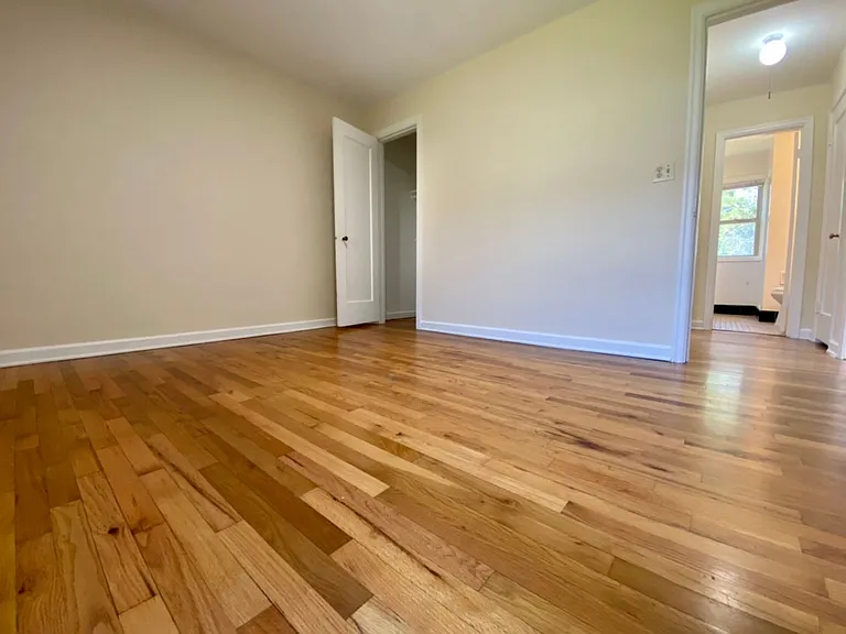 105 NE 61st Ave #5 — Photo 1