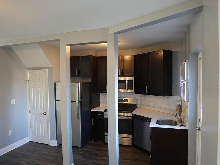 1204 Bonaparte Ave — Photo 3