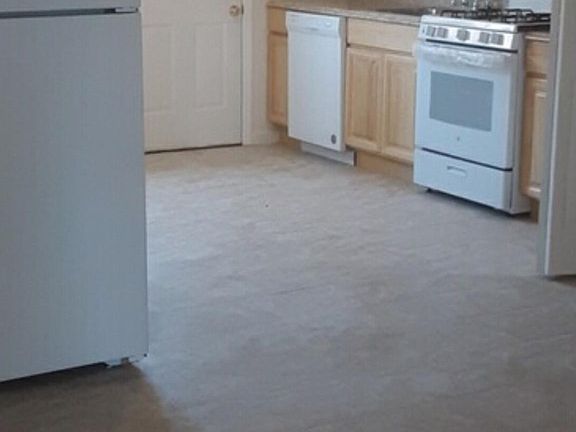 2nd image of 142 Alturas Ave APT B