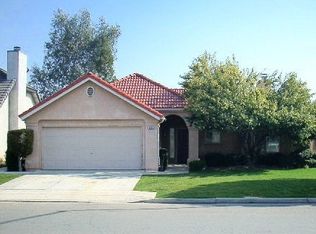 9282 N Price Ave, Fresno, CA 93720