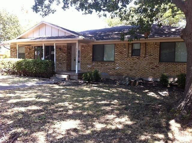 1st image of 616 Dennis Dr