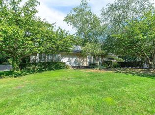 100 Coachman Pl W, Muttontown, NY 11791