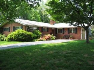 9916 Farr Dr, Fairfax, VA 22030