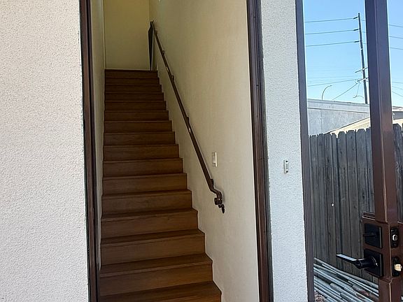 5th image of 4107 Clara St #C