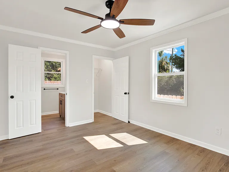 2244 Greenwood St — Photo 7