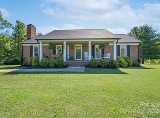 452 Leisure Ln, Catawba, SC 29704