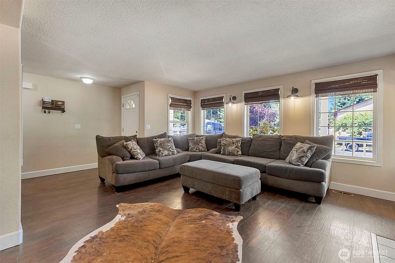4th image of 23505 53rd Avenue Ct E