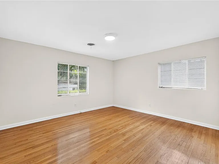2406 Shoreham Rd — Photo 2