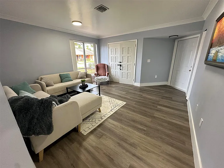 814 SW 12th Pl — Photo 8