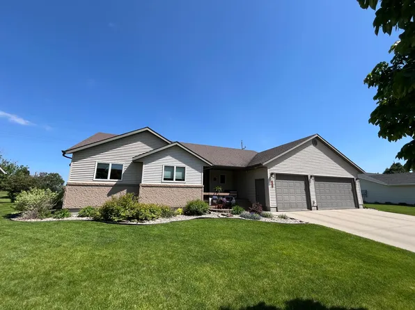 1614 Northview Ln, Aberdeen, SD 57401