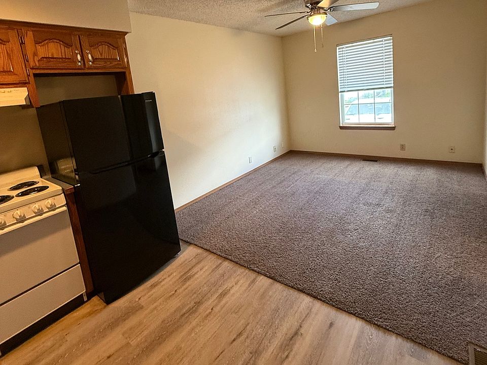 2nd image of 733 W Cardinal Dr #6D