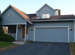 10567 Lee Dr, Eden Prairie, MN 55347