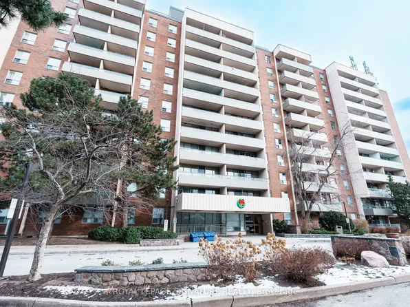 1 Four Winds Dr #611, Toronto, ON M3J 2T1