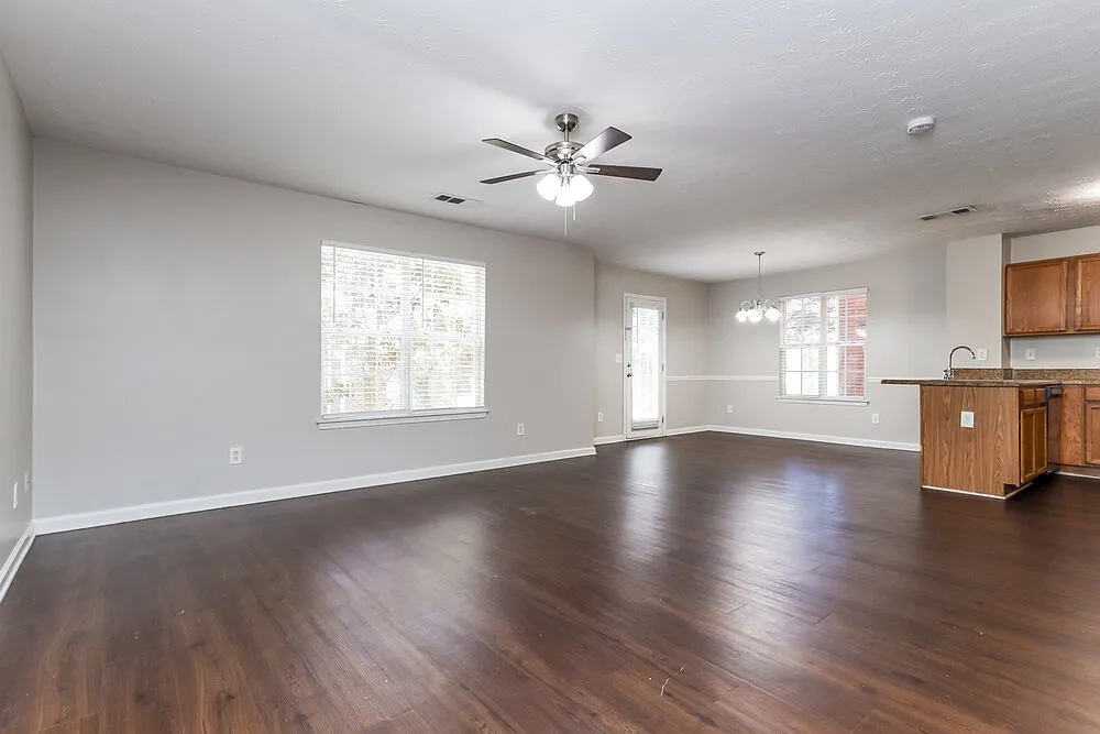 3 bed, 2.5 bath, 1700 sqft, $1,840 — Photo 4
