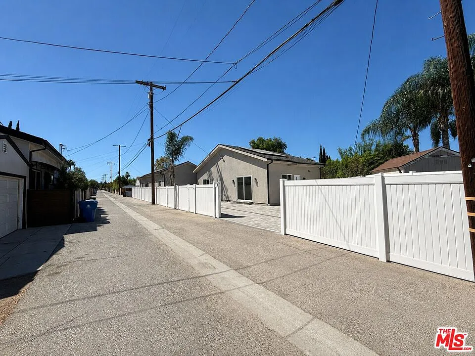 3 bed, 2.0 bath, 1200 sqft, $4,500 — Photo 1