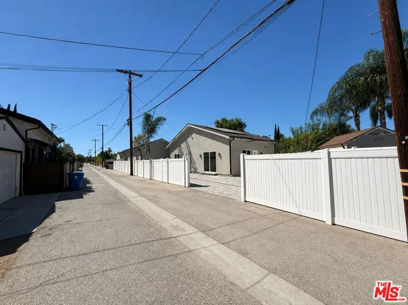 15830 1/2 Blackhawk St, Granada Hills, CA