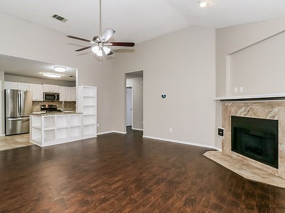 3rd image of 606 Clearwater Trl