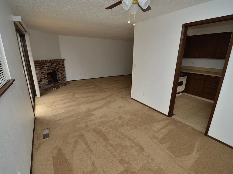 12300 SW Sussex St — Photo 17