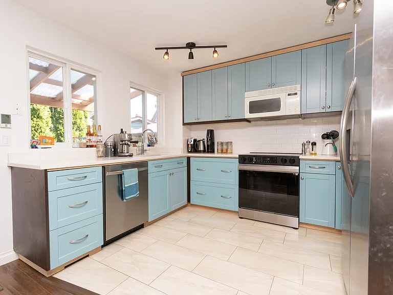 21573 Cherrington Ave — Photo 10
