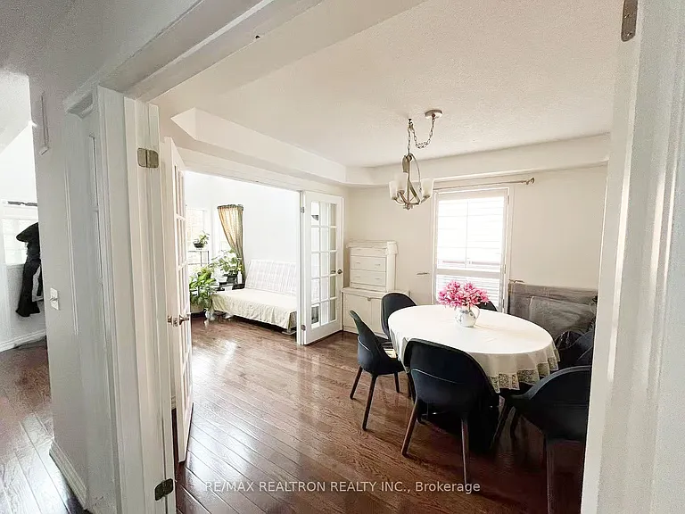 4 Twin Streams Rd — Photo 3