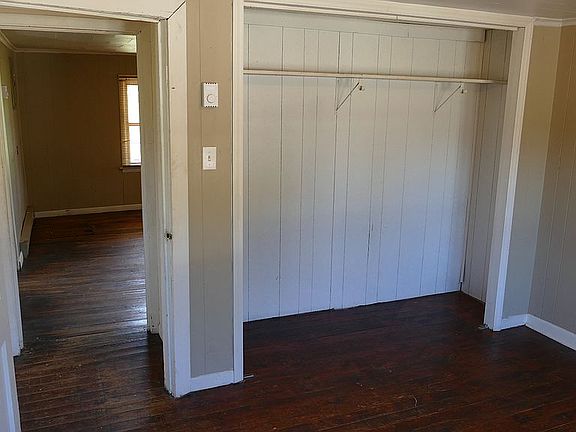 3rd image of 52 Lyons Den Dr