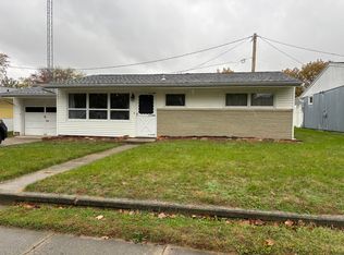 208 W Mechanic St, Wapakoneta, OH 45895