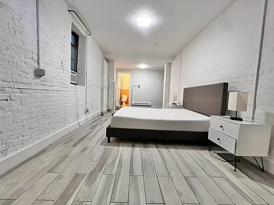 Rented by ERNY LLC | media 8