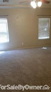 Large Mater bedroom : Master bath has jet tub as well