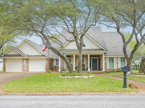 407 Champions Dr, Rockport, TX 78382