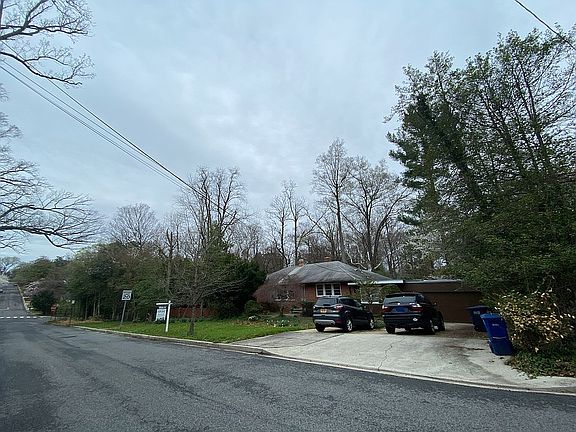 Linnean driveway to corner