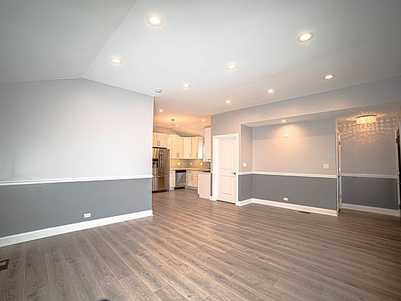 5th image of 4644 S La Crosse Ave