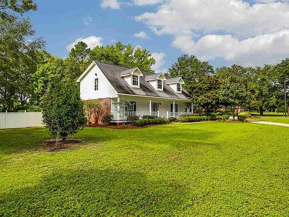 2nd image of 493 Pinebrook Cir