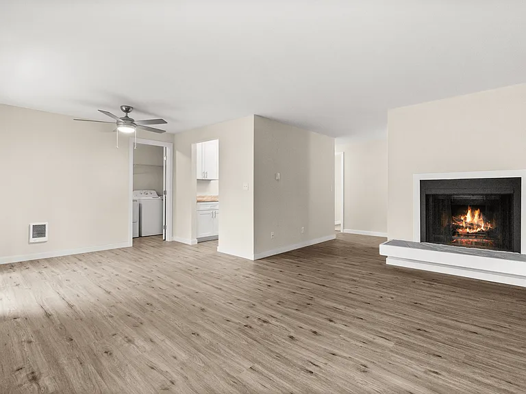 2 Bed 1 Bath Deluxe - 909 Sq Ft 2 Bed 1 Bath Deluxe - 909 Sq Ft
