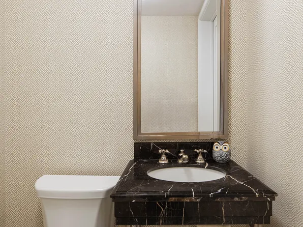 160 West 12th Street image 11 of 16