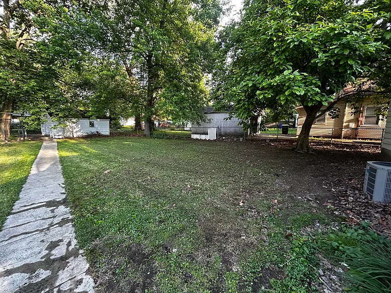 1780 N Gulick Ave — Photo 2