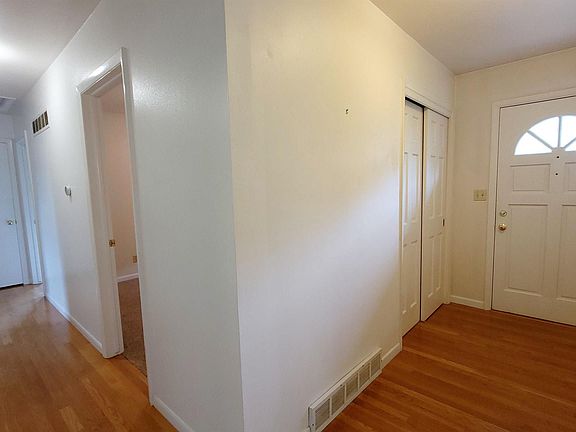4th image of 2526 N Rockwood Dr