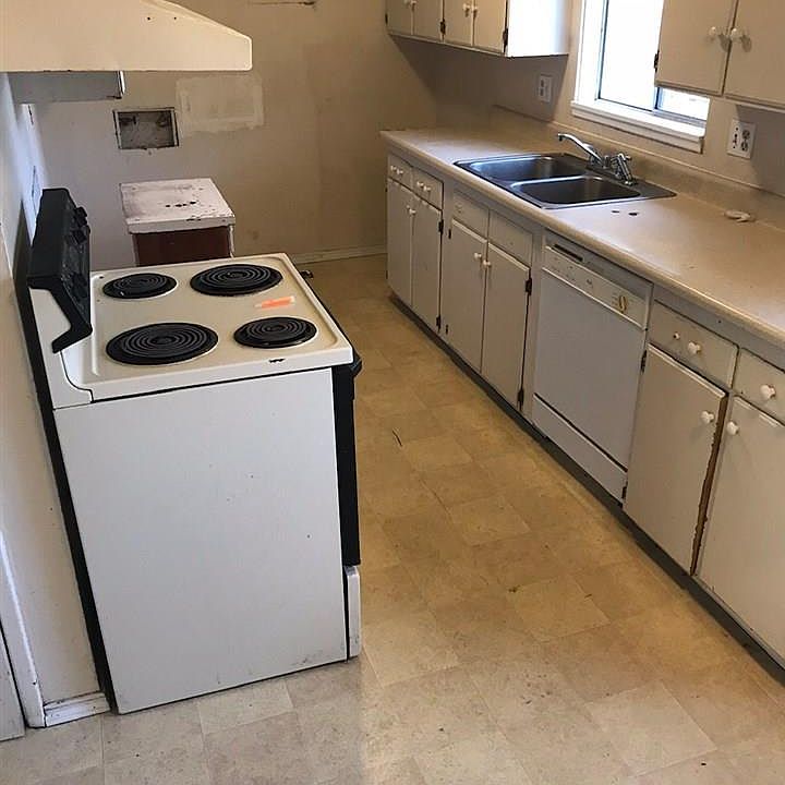 2nd image of 313 N 4th St W