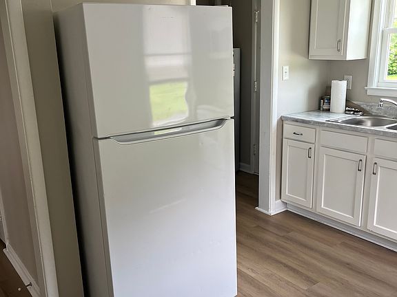 3rd image of 772 Mead St