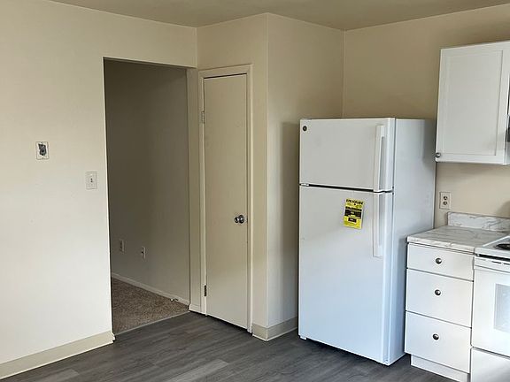 4th image of 110 Hanover St #4