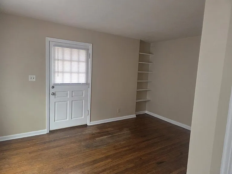 679 Woodruff Place East Dr — Photo 2