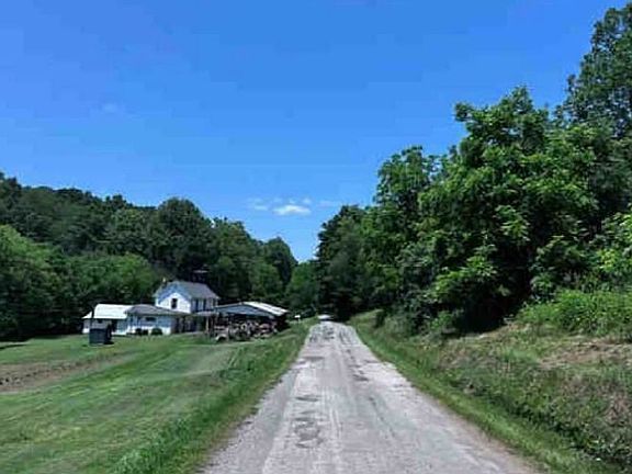 Exterior Neighborhood (street photo)
