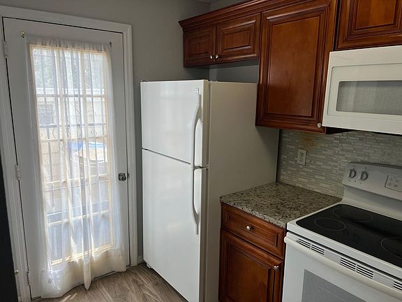 2nd image of 40 Silver Swan Ct