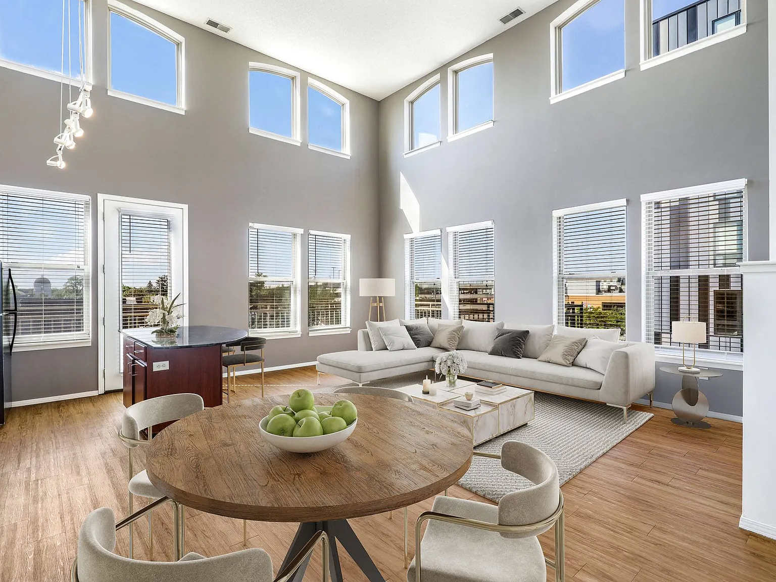 Uptown Lake Apartments — Photo 1