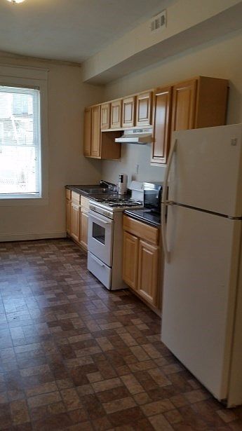 2nd image of 819 N Linwood Ave
