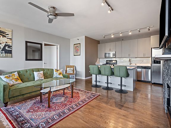 4th image of 701 S Wells St APT 2302