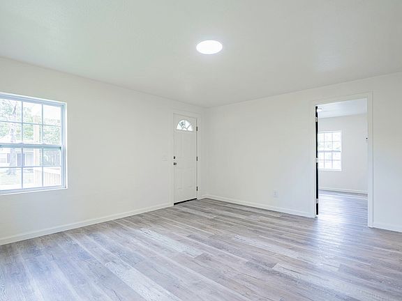 5th image of 4290 Spriggs St