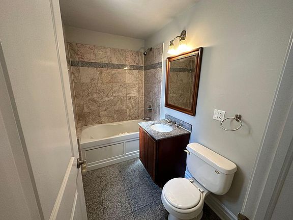 4th image of 3919 W Altgeld St #3917