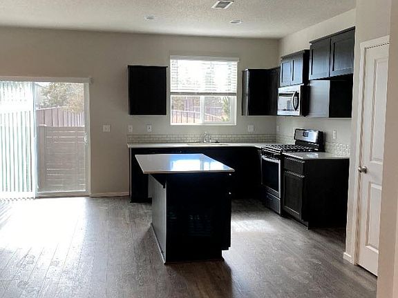 5th image of 20599 SE Cameron Ave #C